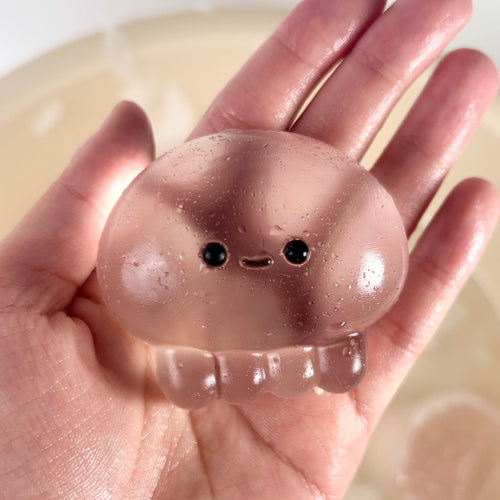 Bébé méduse transparente en peluche