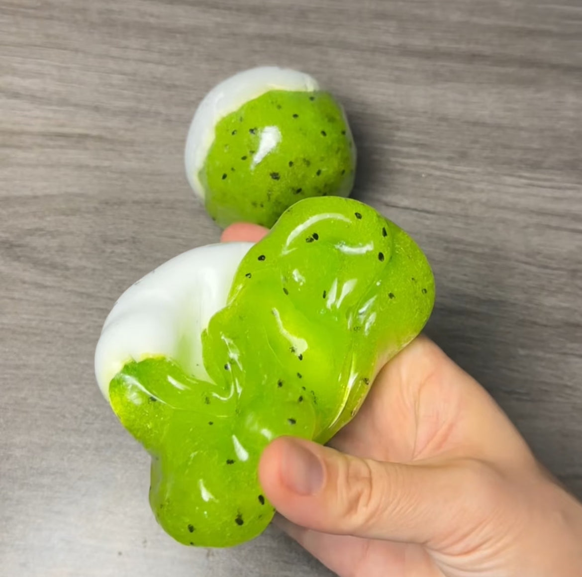 Kiwi Smoothie Cream Ball(crunchy texture)