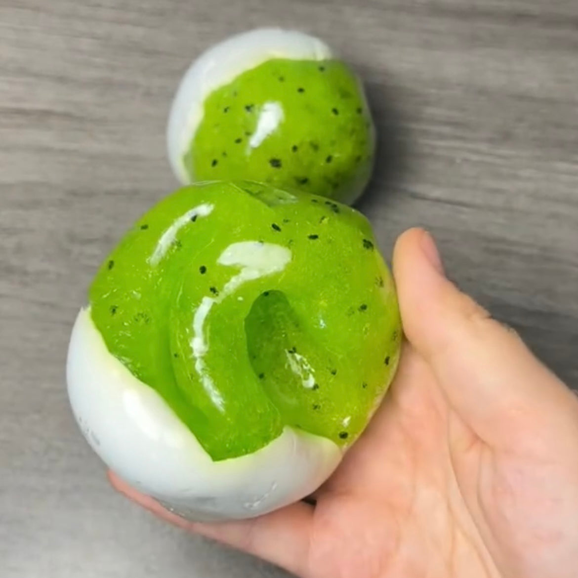 Kiwi Smoothie Cream Ball(crunchy texture)